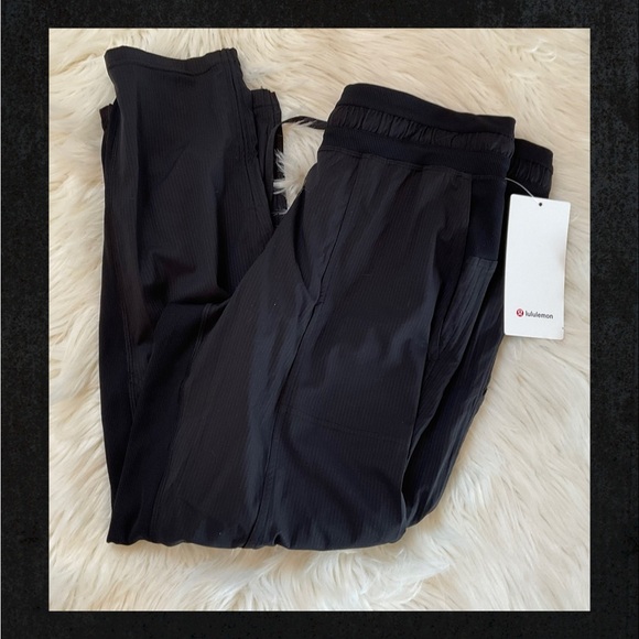 Lululemon Dance Studio Mid Rise Crop Pants - NWT - Size 8 - Black